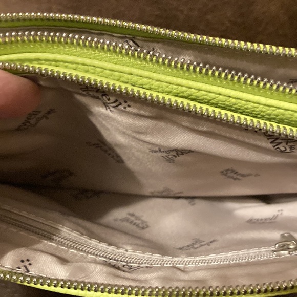 Crossover Bag in a beautiful lime green. - Picture 4 of 6